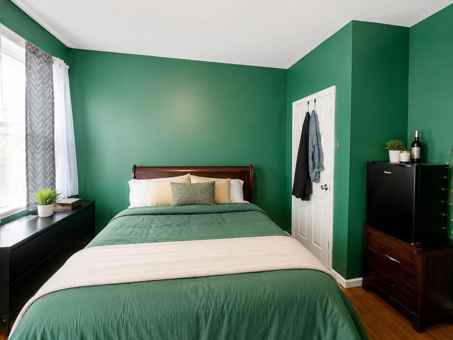 Green bedroom at 314 Smith Street